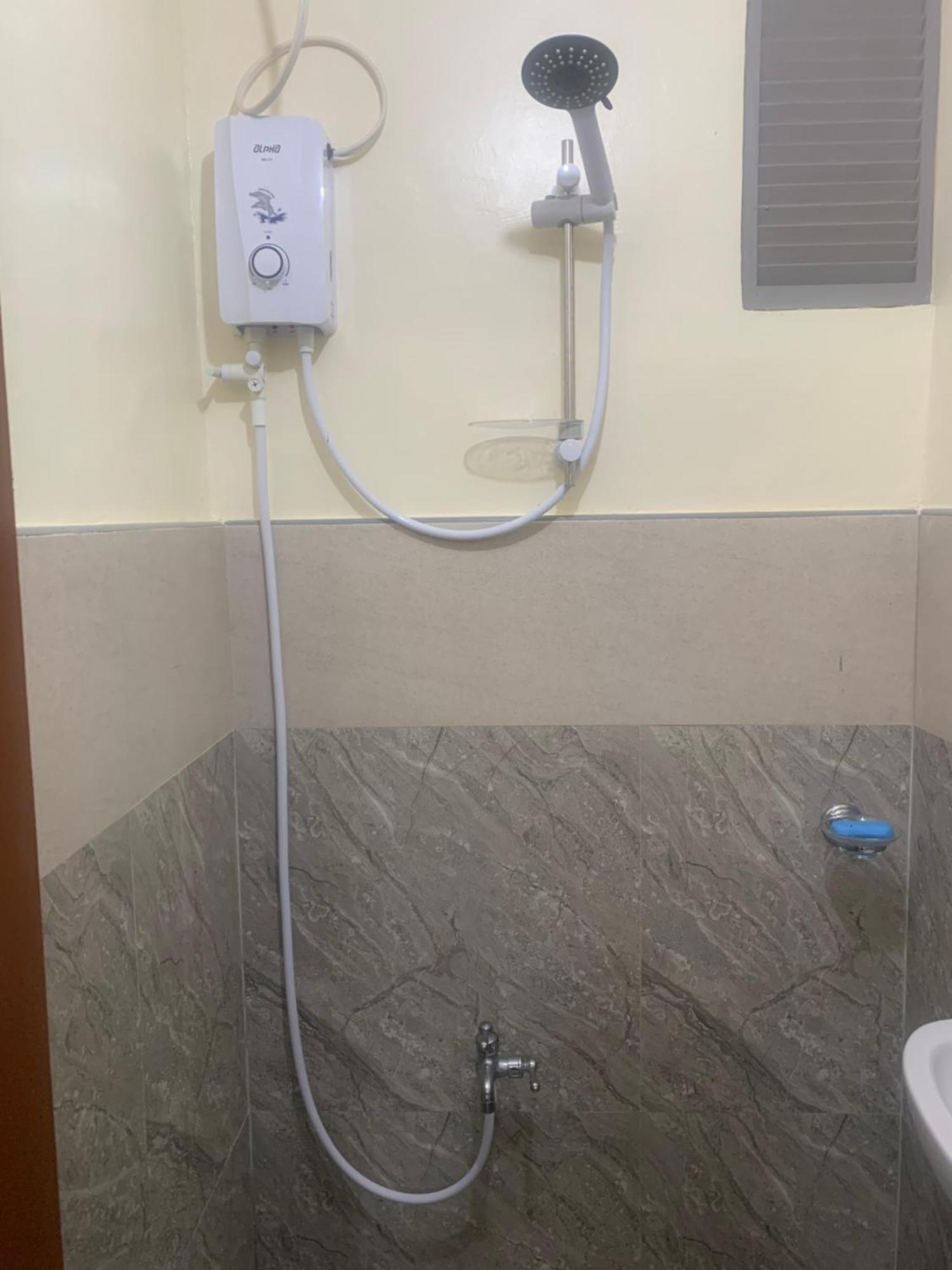 Zl Travelers Inn Batuan Luaran gambar